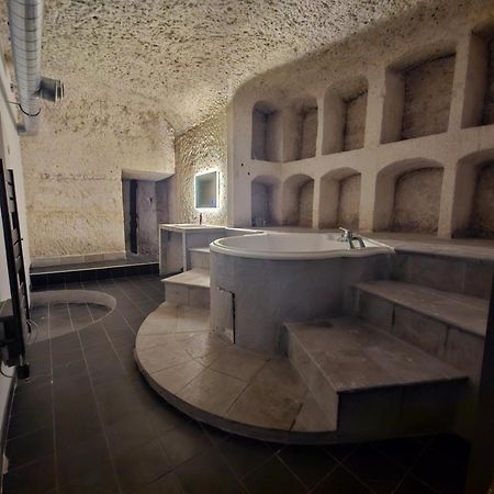 Troglodyte Baths Apartment Saint-Étienne-de-Chigny Екстериор снимка